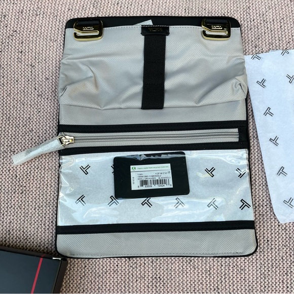 NWT - Tumi Voyageur TUMI+ Small Organizer in Black/Gold - Picture 5 of 7
